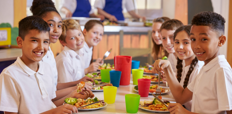 kids-eating-school-lunch