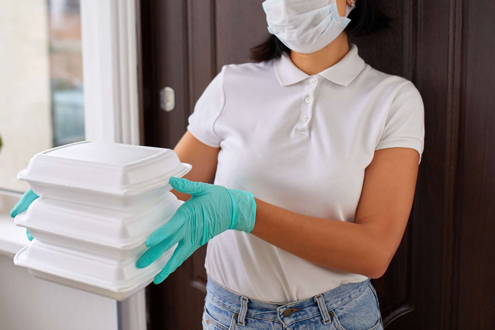 courier-woman-hold-go-box-food-delivery-service-P5DWGQ7-min